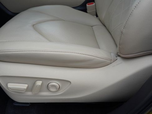Used 2024 Toyota Highlander Platinum FWD image 23