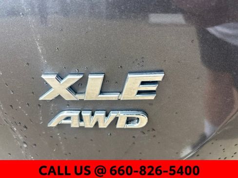 Used 2018 Toyota RAV4 XLE AWD/4WD image 7