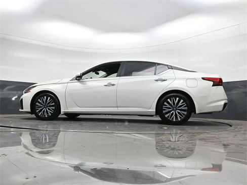 Used 2023 Nissan Altima 2.5 SV image 32