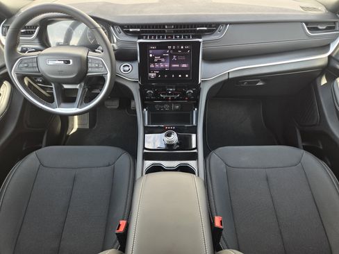 New 2025 Jeep Grand Cherokee Laredo X w/ Luxury Tech Group I image 21