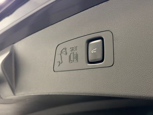 Certified 2025 Lincoln Corsair AWD w/ Equipment Group 101A image 9