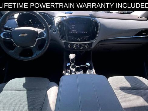 Used 2021 Chevrolet Traverse LT image 16