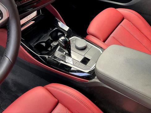 Used 2025 BMW X4 xDrive30i w/ Premium Package image 17