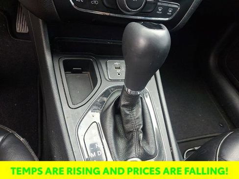 Used 2020 Jeep Cherokee Latitude Plus image 15