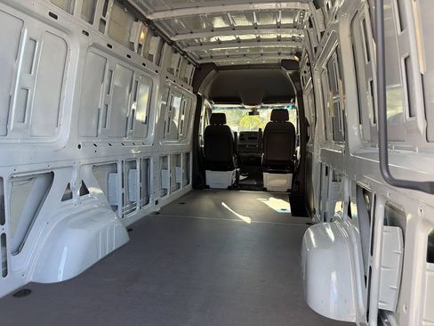 Used 2025 Mercedes-Benz Sprinter 2500 image 6