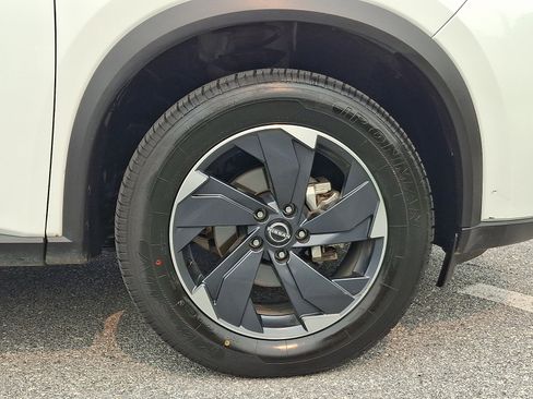 Used 2024 Nissan Rogue SV AWD/4WD image 8