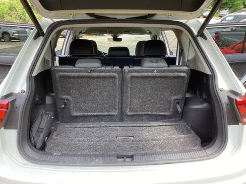 Used 2022 Volkswagen Tiguan SE FWD image 2