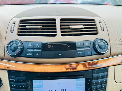 Used 2008 Mercedes-Benz E 350 4MATIC Sedan image 14