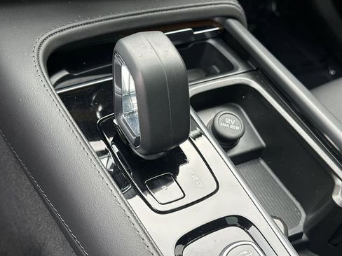 Used 2025 Volvo XC90 B6 Plus w/ Protection Package Premier image 17