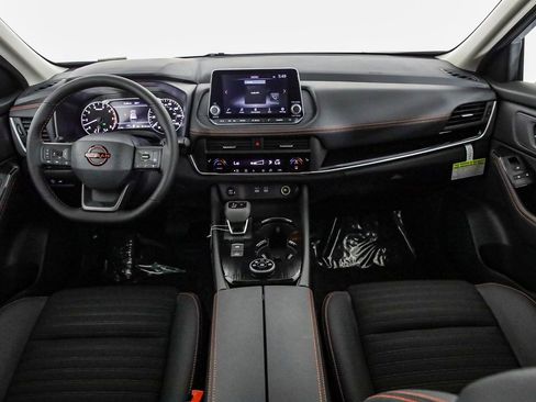 Certified 2025 Nissan Rogue SV image 15