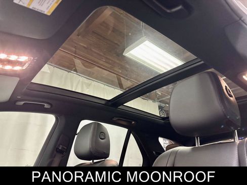 Used 2020 Mercedes-Benz GLE 450 4MATIC w/ MBUX Technology Package image 18