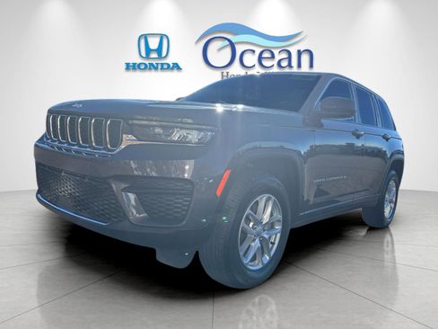Used 2024 Jeep Grand Cherokee Laredo X w/ Luxury Tech Group I AWD/4WD image 7