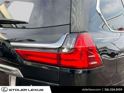 Used 2017 Lexus LX 570 4WD w/ Luxury Package image 14