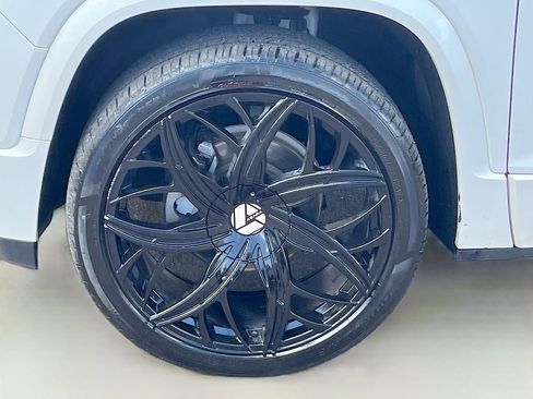 Used 2019 GMC Acadia Denali w/ Technology Package FWD image 34