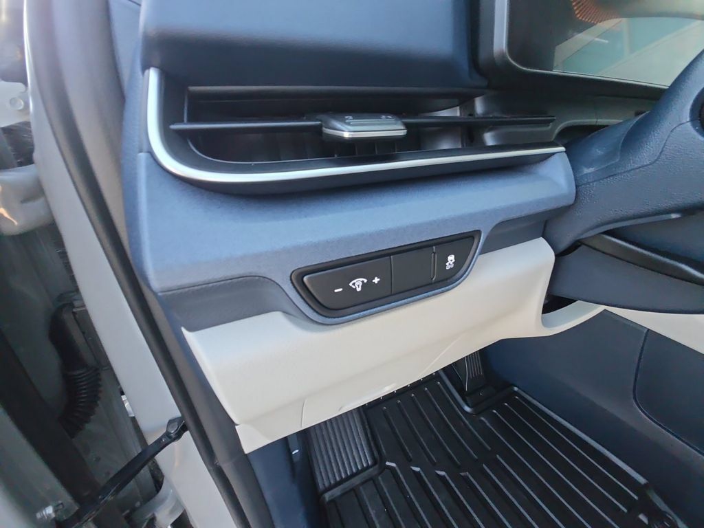 Used 2026 Kia Carnival EX FWD image 34