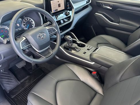 Used 2026 Toyota Highlander XLE AWD/4WD image 9