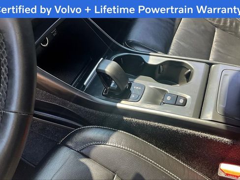 Used 2022 Volvo XC40 T5 Momentum image 18