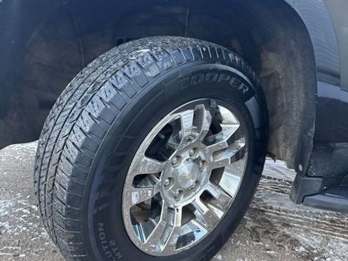 Used 2019 Chevrolet Suburban LT image 28