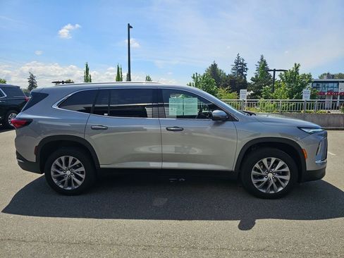 Used 2025 Buick Enclave Preferred w/ Power Package AWD/4WD image 7