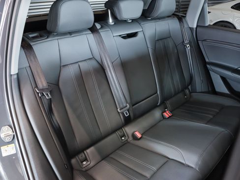 Used 2025 Audi Q6 e-tron Premium w/ Convenience Package image 10