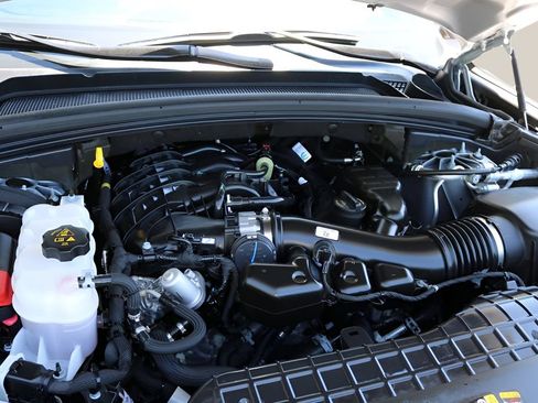 Used 2025 Jeep Grand Cherokee Limited RWD image 10