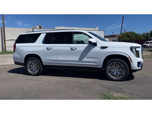 New 2026 GMC Yukon XL Denali w/ Denali Reserve Package AWD/4WD image 4