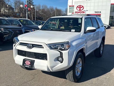 Used 2024 Toyota 4Runner SR5 image 3