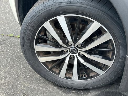 Certified 2023 Nissan Pathfinder Platinum w/ Cargo Package FWD image 4