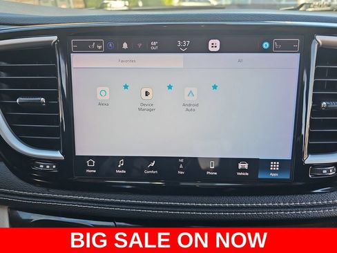 Used 2023 Chrysler Pacifica Limited FWD image 23