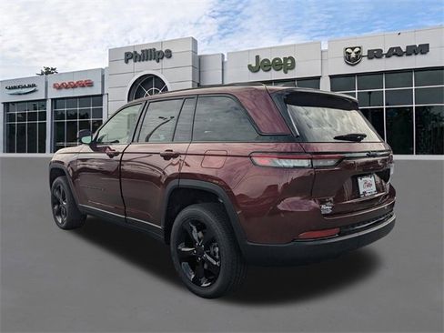 New 2025 Jeep Grand Cherokee Altitude image 6