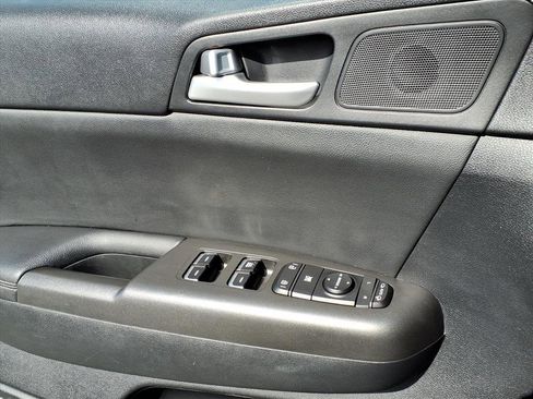 Used 2020 Kia Sportage S image 19