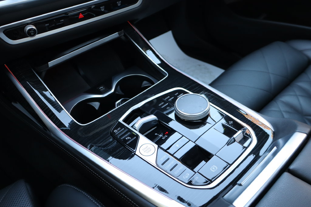 Used 2023 BMW X7 xDrive40i w/ M Sport Package AWD/4WD image 29