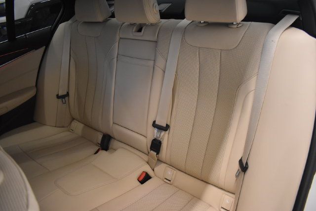 Used 2023 BMW 530i xDrive w/ Premium Package AWD/4WD image 7