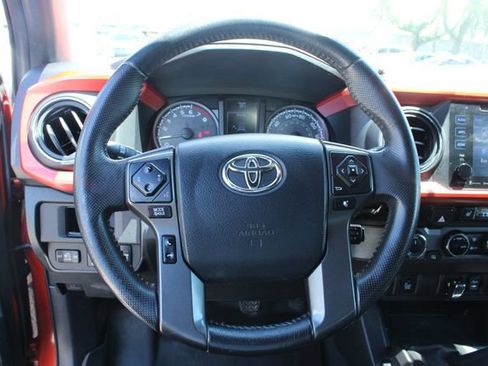 Used 2017 Toyota Tacoma TRD Off-Road AWD/4WD image 22