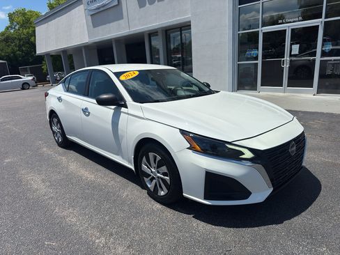 Used 2024 Nissan Altima 2.5 S FWD image 3