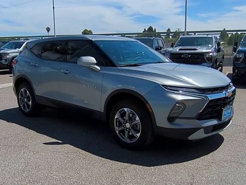 Used 2025 Chevrolet Blazer LT AWD/4WD image 2