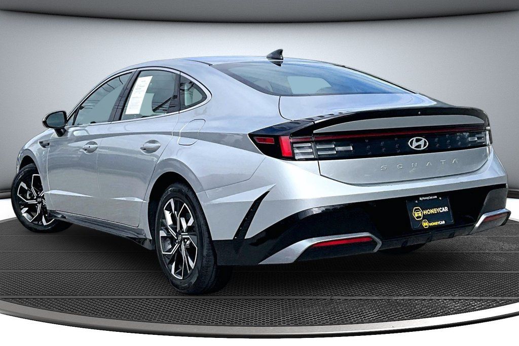 Used 2025 Hyundai Sonata SEL FWD image 4