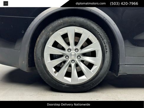 Used 2018 Tesla Model X 75D image 36