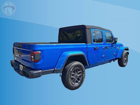 Used 2024 Jeep Gladiator Sport AWD/4WD image 12