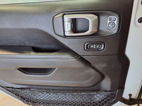 Used 2019 Jeep Wrangler Unlimited Sahara AWD/4WD image 19