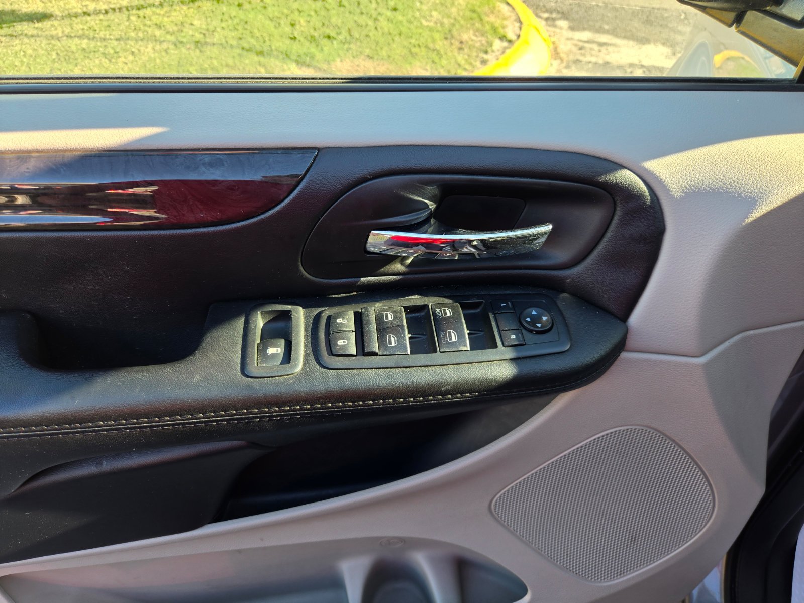Used 2019 Dodge Grand Caravan SE FWD image 6