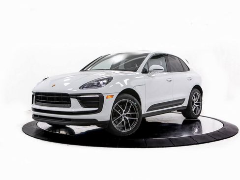 Certified 2022 Porsche Macan image 1