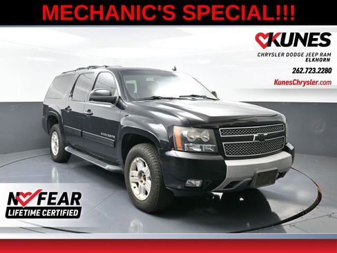 Used 2011 Chevrolet Suburban LT image 1