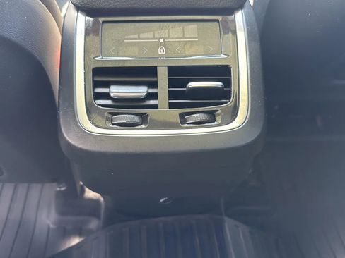 Used 2018 Volvo XC90 T5 Momentum w/ Convenience Package image 29