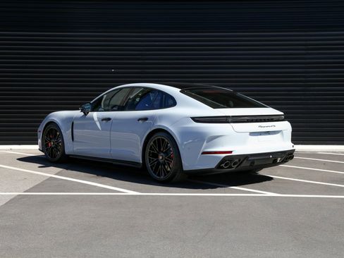New 2026 Porsche Panamera GTS image 3