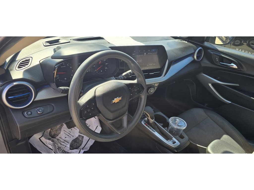 Used 2025 Chevrolet Trax LS w/ LS Convenience Package FWD image 12