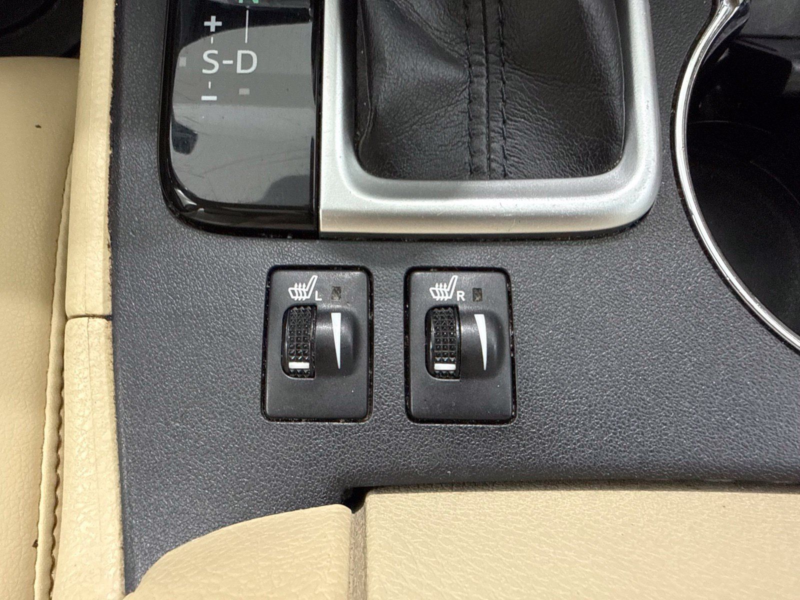 Used 2019 Toyota Highlander XLE FWD image 25