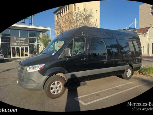 Used 2023 Mercedes-Benz Sprinter 2500 image 1
