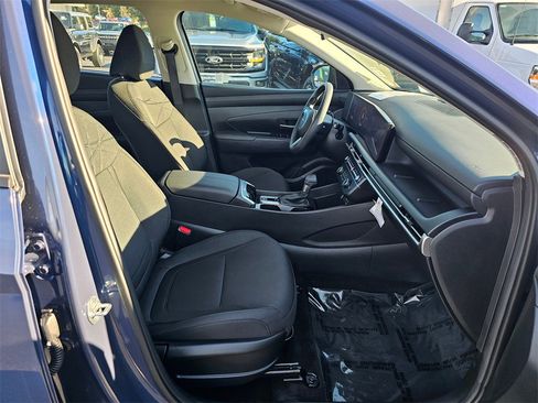 Certified 2025 Hyundai Tucson SE image 11