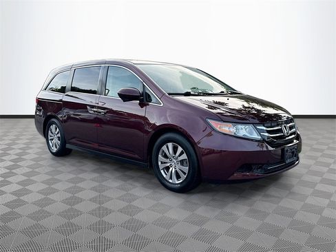 Used 2017 Honda Odyssey SE image 4